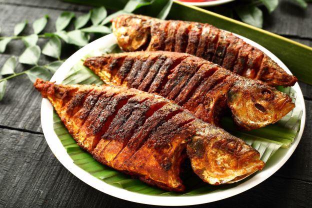 Pescado asado en hojas de plátano