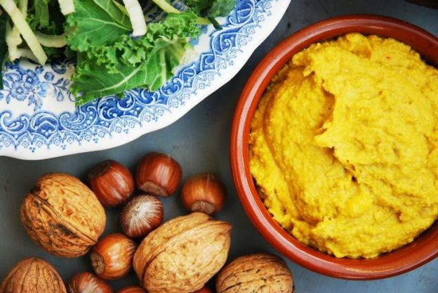 Hummus de frutos secos y azafrán