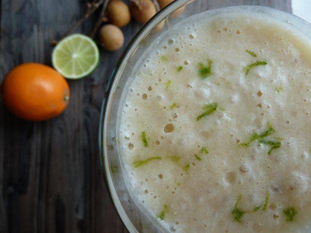 2) Smoothie de avena, banana y leche de coco