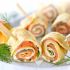 Rollos de crepes con salmón