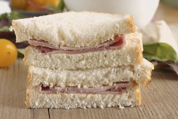 Un sándwich de jamón