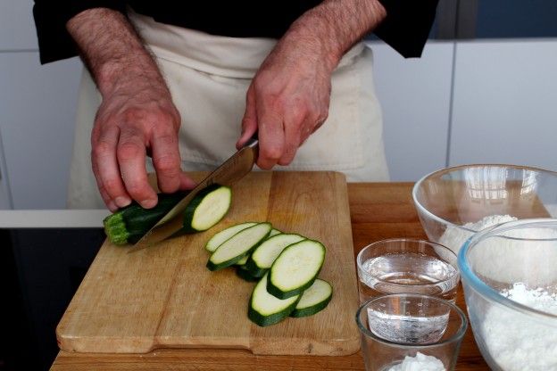 1. Cortamos los calabacines