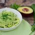 Espaguetis de calabacín con pesto de aguacate