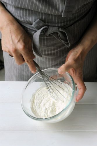 Montar la nata líquida en chantilly