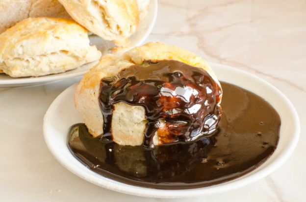 Arkansas: bisquets con gravy de chocolate