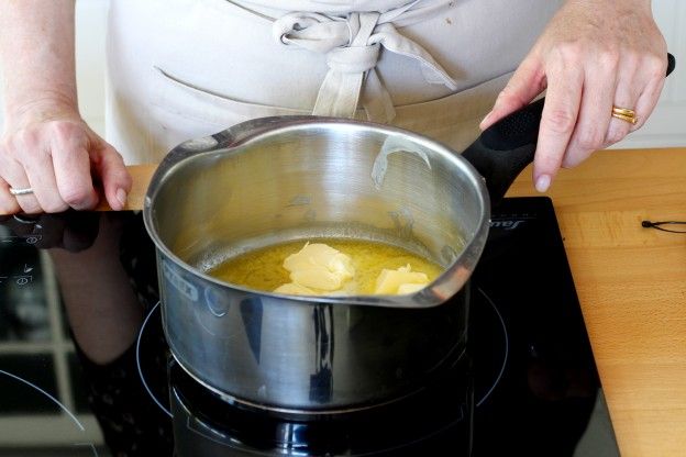 1. Preparamos la mantequilla de almendras