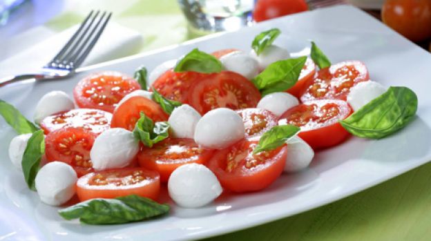 20.- ensalada de mozzarella, tomate y albahaca