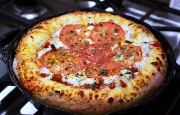 100. Pizza hecha en sartén