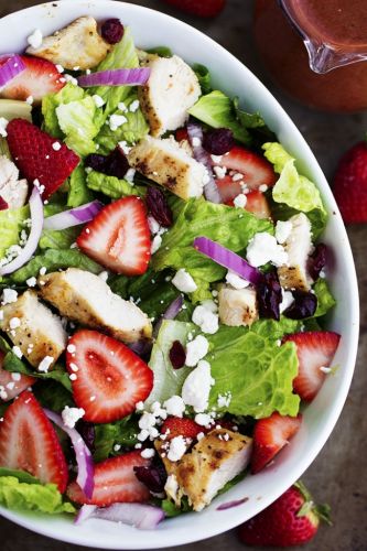 Ensalada de pollo y fresa con vinagreta de fresa