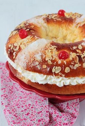 Roscón de reyes con nata