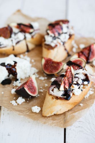 Tostas gourmet de queso feta e higos