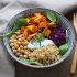 Buddha bowl con batata y quinoa