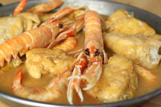 cazuela de merluza con gambones