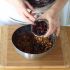 Agregar los arándanos secos o las pasas de uvas