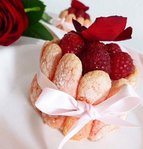 Carlota de rosa y frambuesa