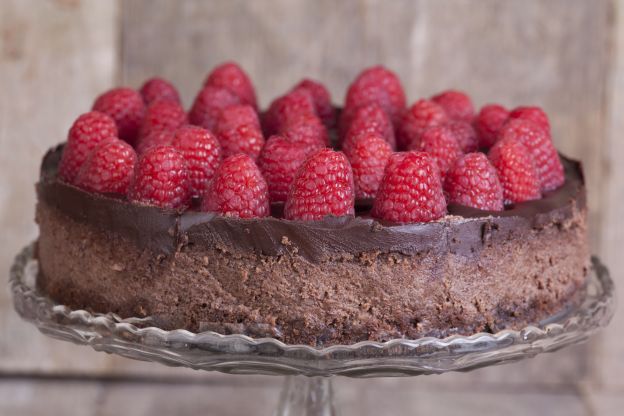 Tarta mousse de chocolate con frambuesas