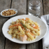 Ensalada de pasta tricolor con salmón
