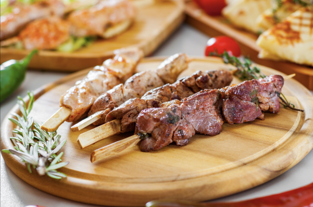 Souvlaki griego con Tzatziki