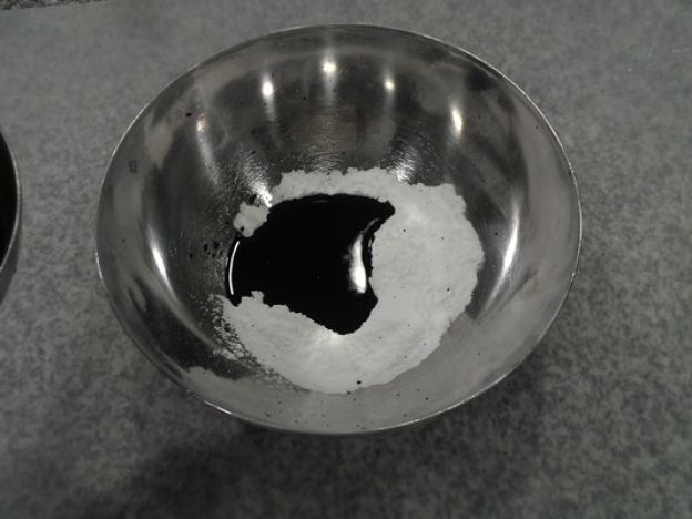 Agregar el colorante negro