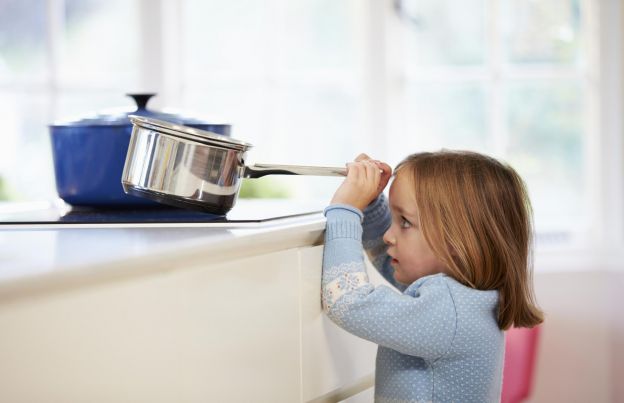 ¿Niños en la cocina? Cómo evitar los accidentes más frecuentes