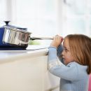 ¿Niños en la cocina? Cómo evitar los accidentes más frecuentes