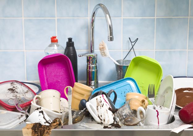 Tener la cocina sucia o desordenada