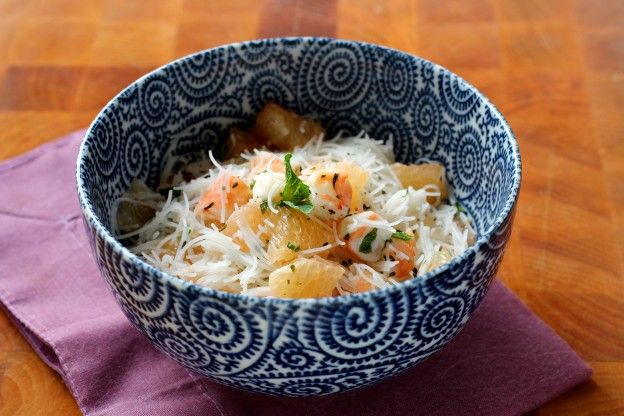 Cómo hacer una ensalada de pomelo, gambas y fideos de arroz en 10 pasos