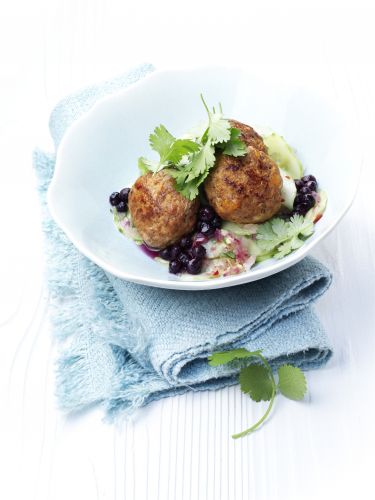 Albóndigas con ensalada de arándanos
