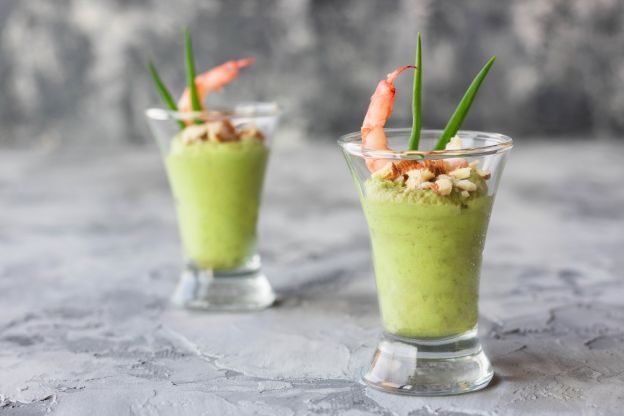 Mousse verde con espinacas y gambas