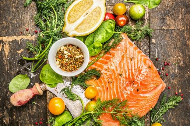 1. consume alimentos cargados de grasas favorables