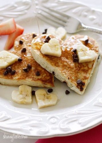 Tortitas con banana y chips de chocolate