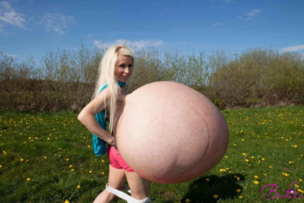 LAS TETAS MÁS GRANDES DEL MUNDO 