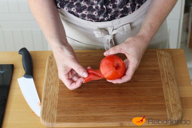 Quita la piel a los tomates