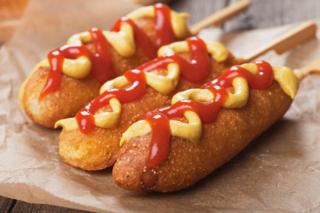 Corn dog, perrito caliente empanado