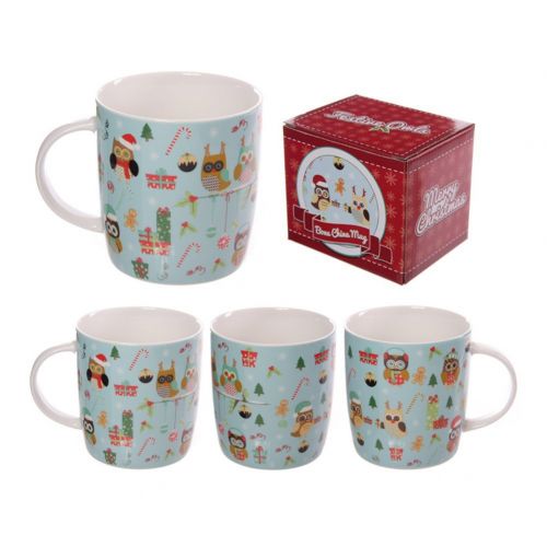 Una taza navideña de búhos