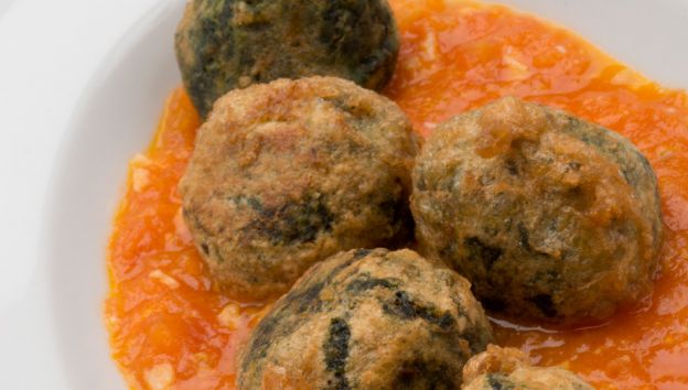 croquetas de espinaca y queso con piñones