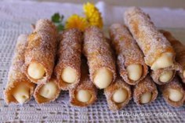 17.- canutillos rellenos