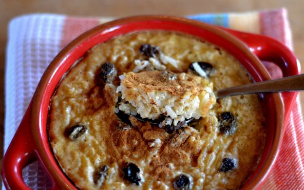 ¿El arroz con leche lleva pasas?