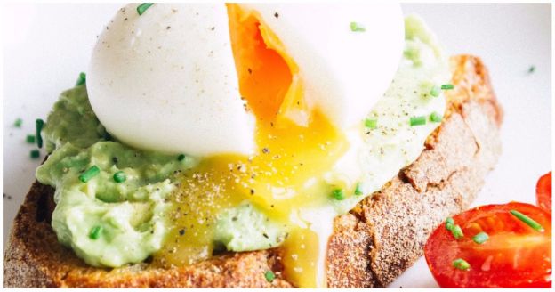 Si quieres la clara bien cocida y la yema a punto medio...