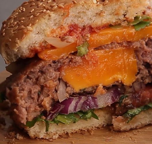 Hamburguesa con corazón de queso