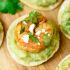 Canapés de guacamole y gambas Piri Piri