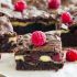 8. Escorpio: Brownie relleno de crema y frutos rojos