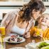 ¿Qué deben comer los niños en el desayuno?