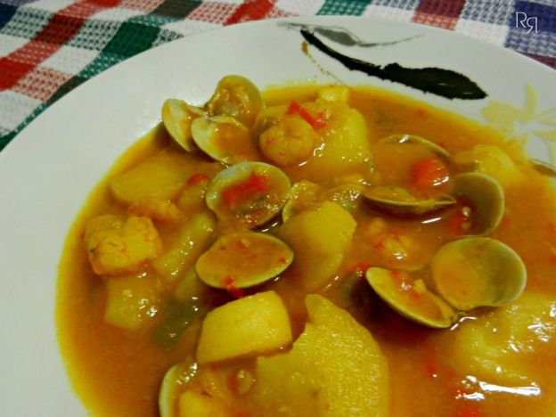 preparamos el marisco y el sofrito