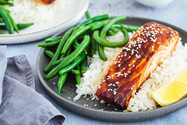 Salmón marinado en salsa miso