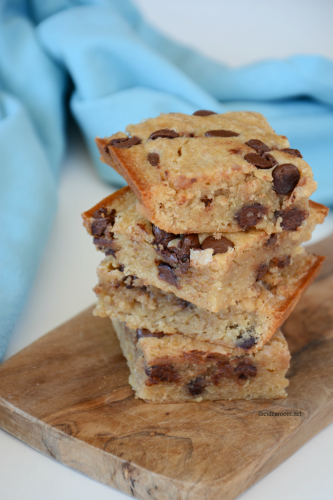 Blondies de banana con chips de chocolate