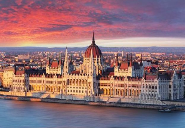 10. EL PARLAMENTO DE BUDAPEST (HUNGRÍA)