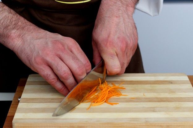 2. Cortamos la zanahoria