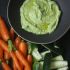 Crudités con hummus verde