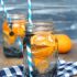 Agua con naranja y arándanos